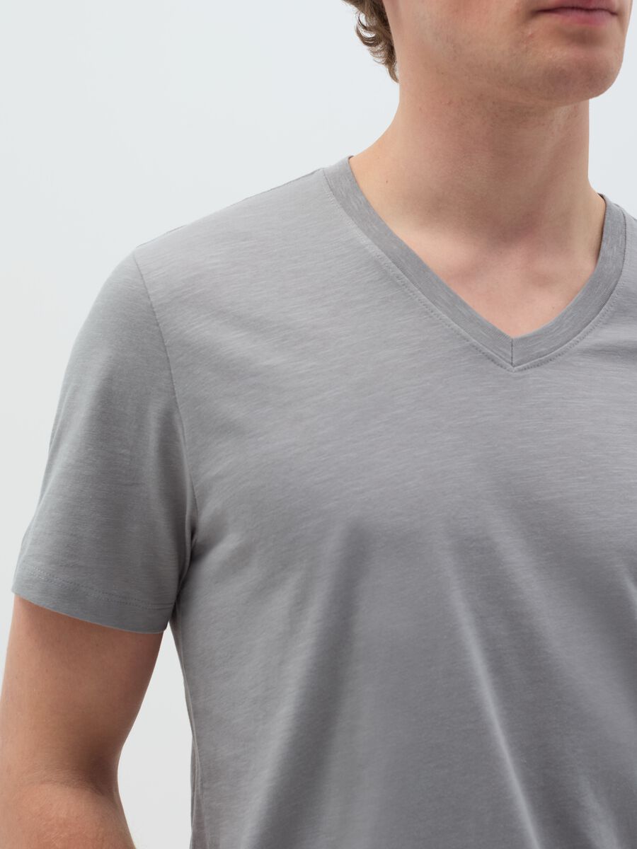 Slub cotton T-shirt with V neck_2