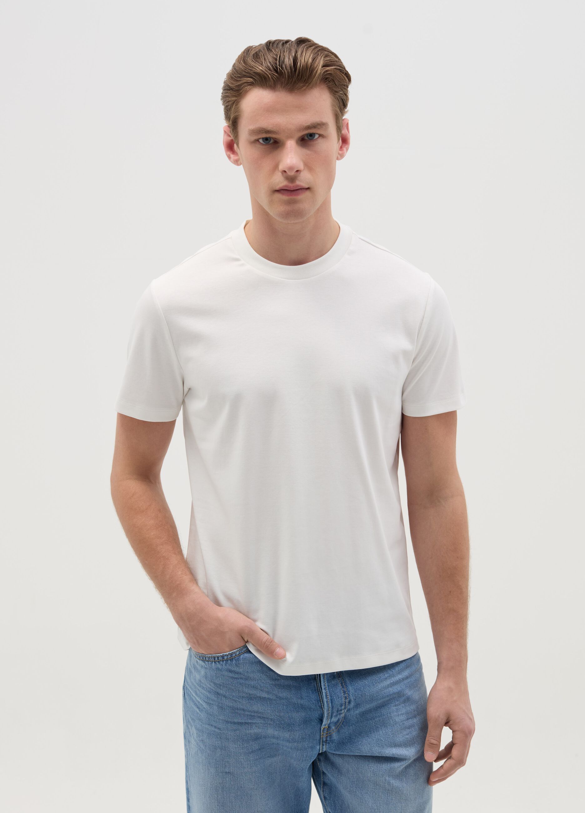 T-shirt regular fit con scollo rotondo