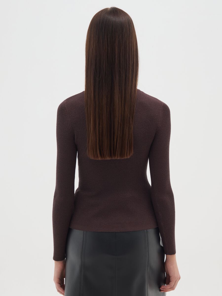 Brown turtleneck sweater fitted style_2
