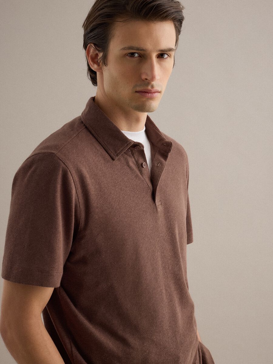 Polo in misto lino e cotone marrone regular fit_3