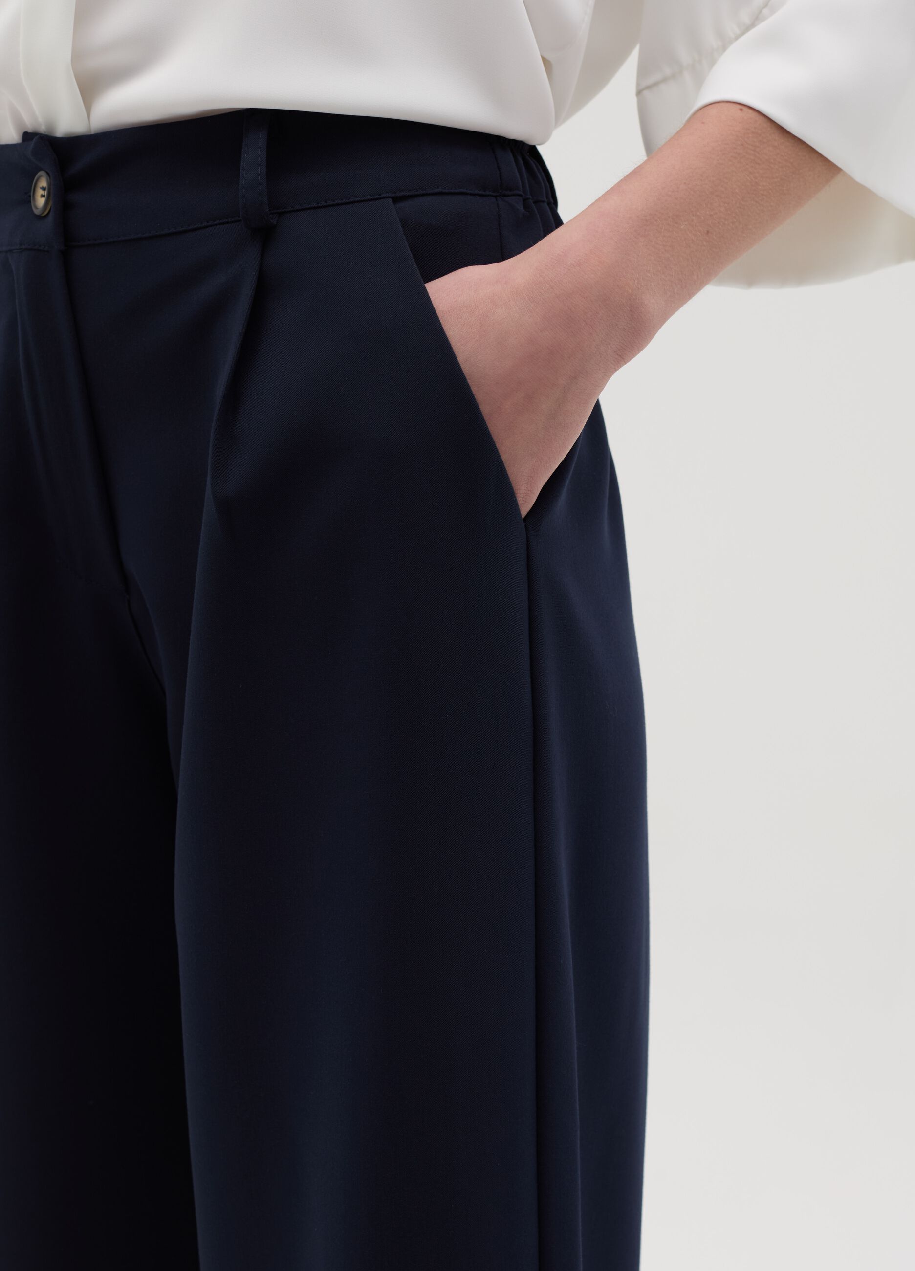 Wide-leg trousers
