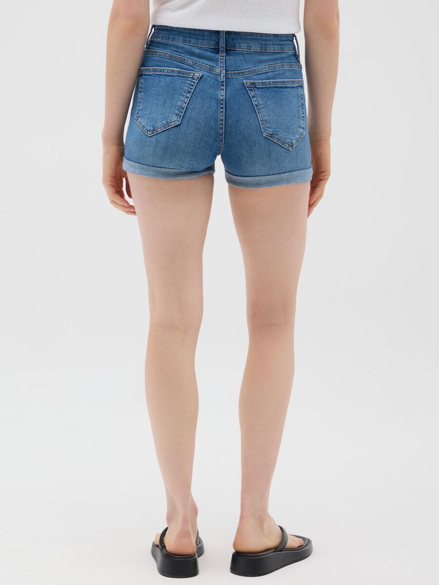 Women's blue denim slim fit shorts with turn-up_2