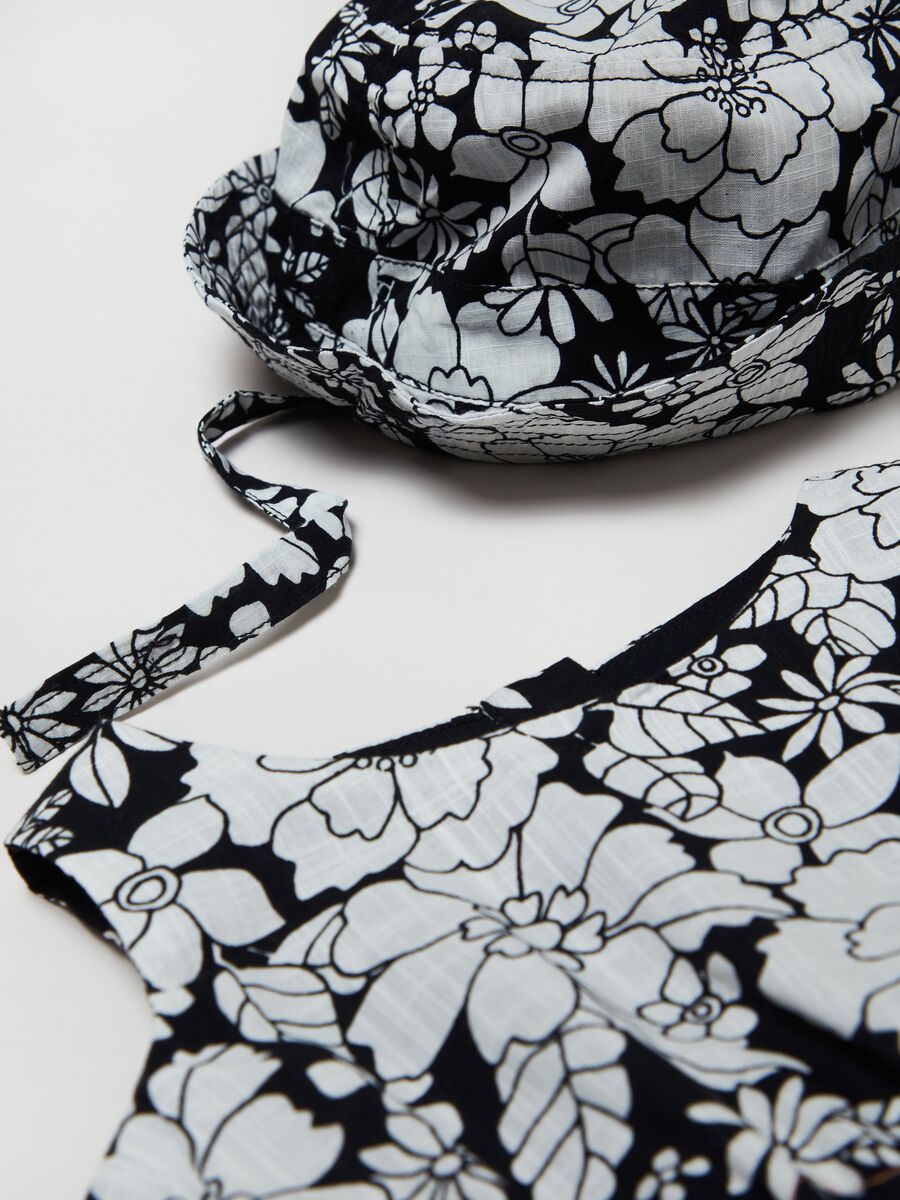 Romper suit and hat set with floral pattern_2