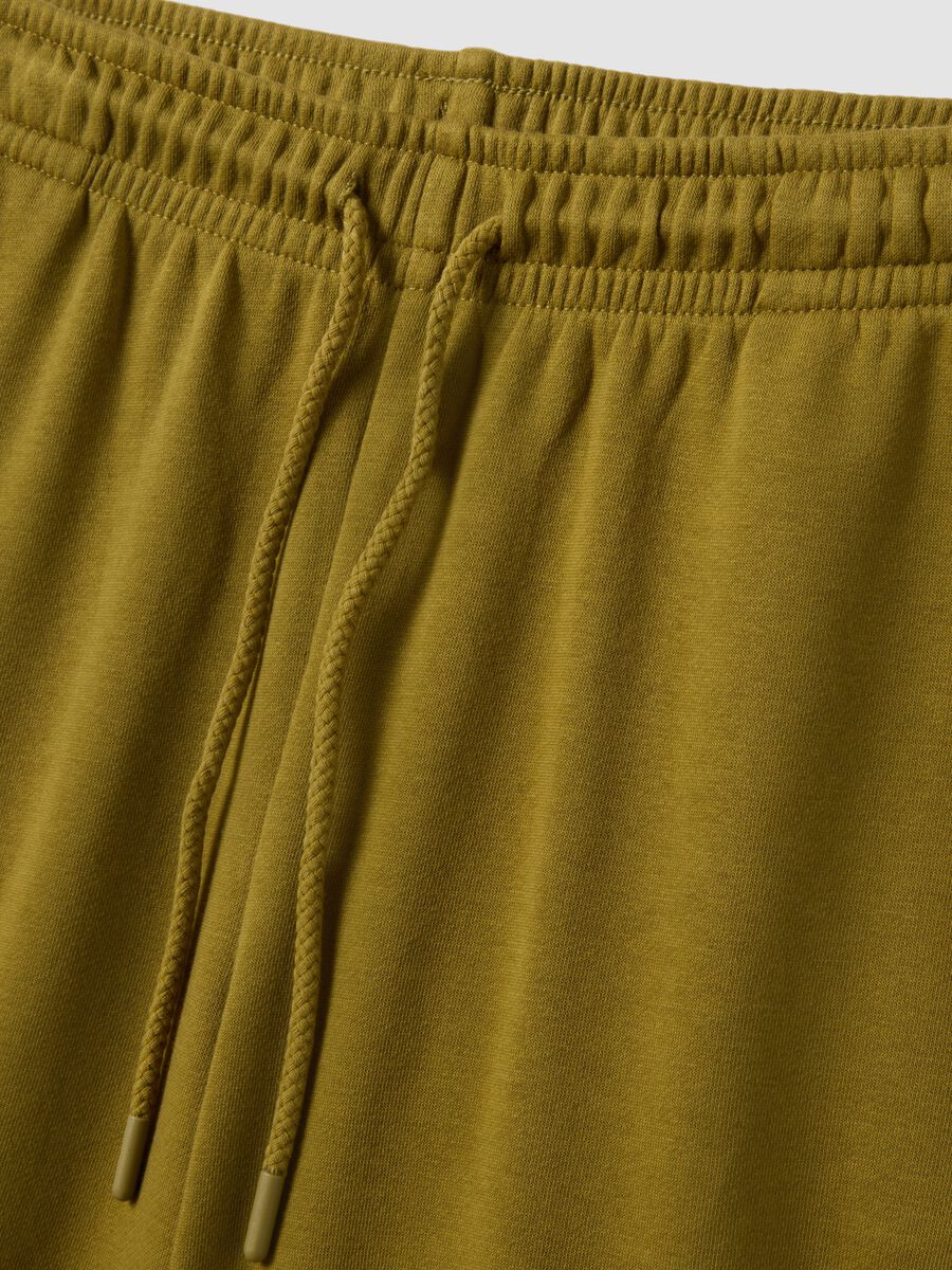 Short in misto cotone verde regular fit con vita elasticizzata_5