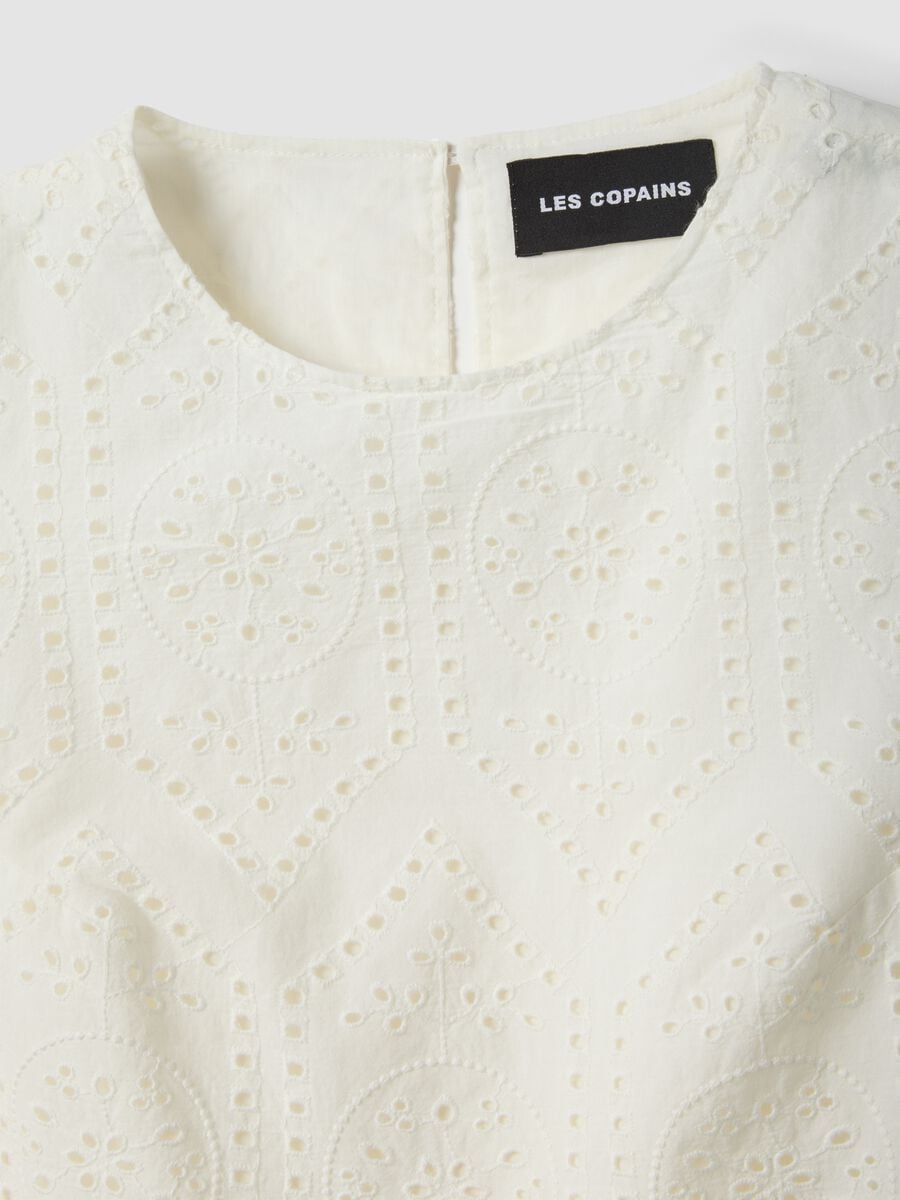 Blusa senza maniche bianca in puro cotone sangallo con fondo smerlato_1