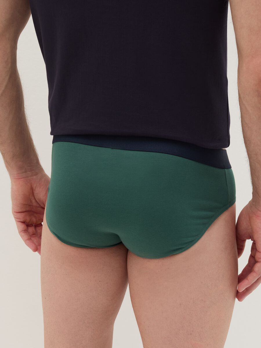 Three-pack stretch briefs with contrasting piping_3
