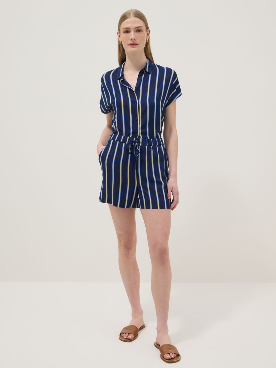 Shorts blu a righe in pura viscosa_0