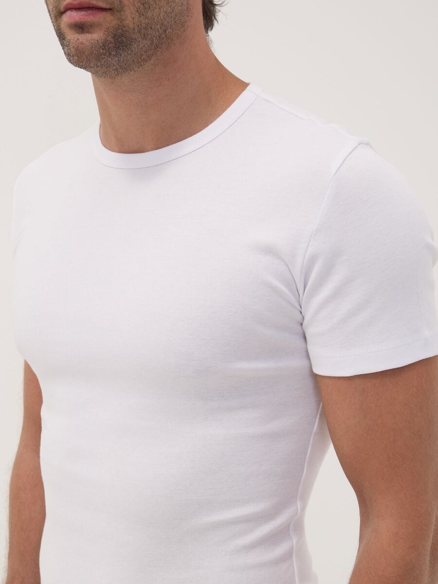 2-pack white crew-neck T-shirts in pure organic cotton, regular fit_2