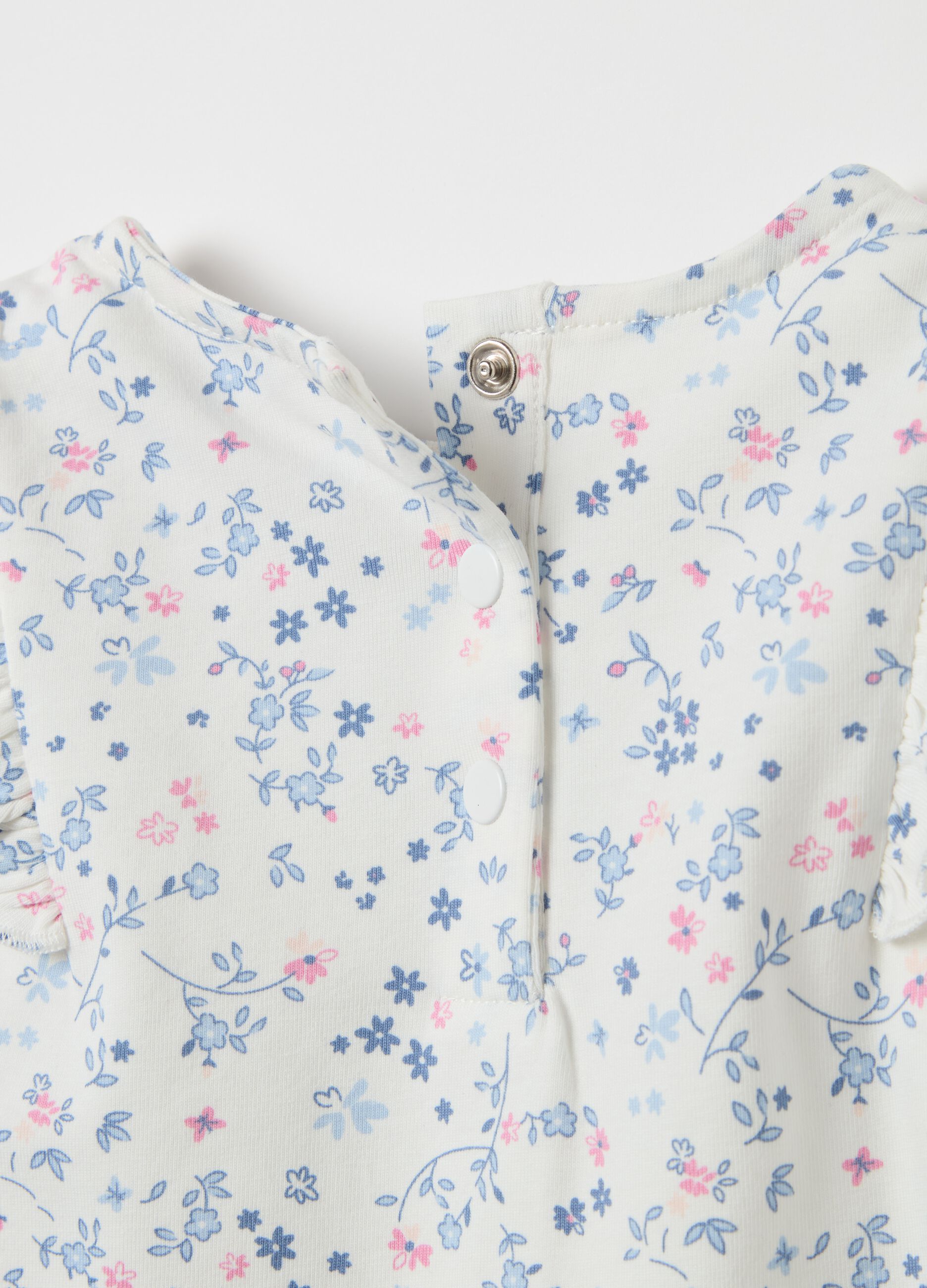 Long-sleeved floral T-shirt with ruffles