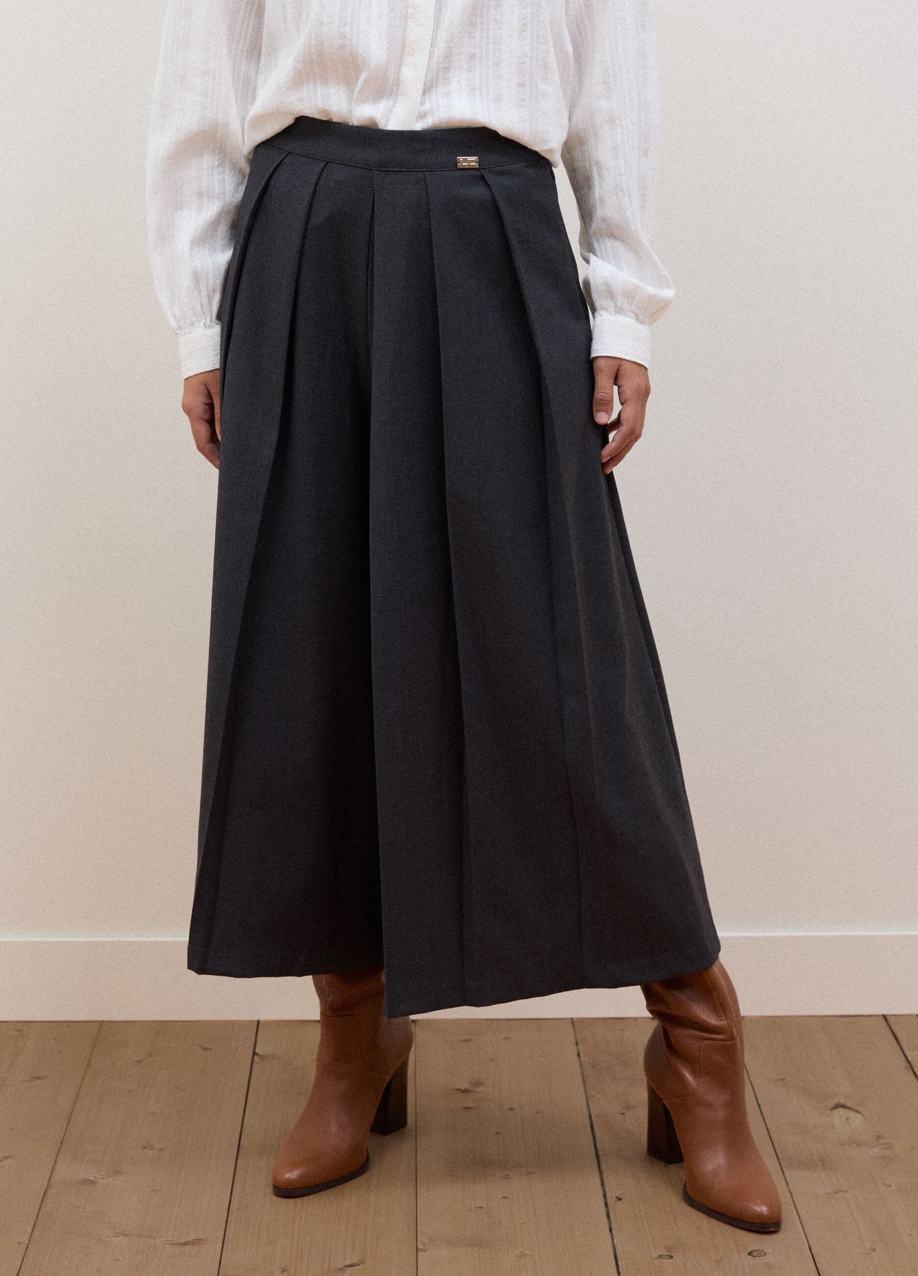 Grey pleated stretch viscose culotte skirt