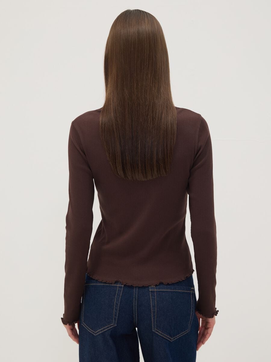 T-shirt marrone in puro cotone a maniche lunghe girocollo regular fit_3