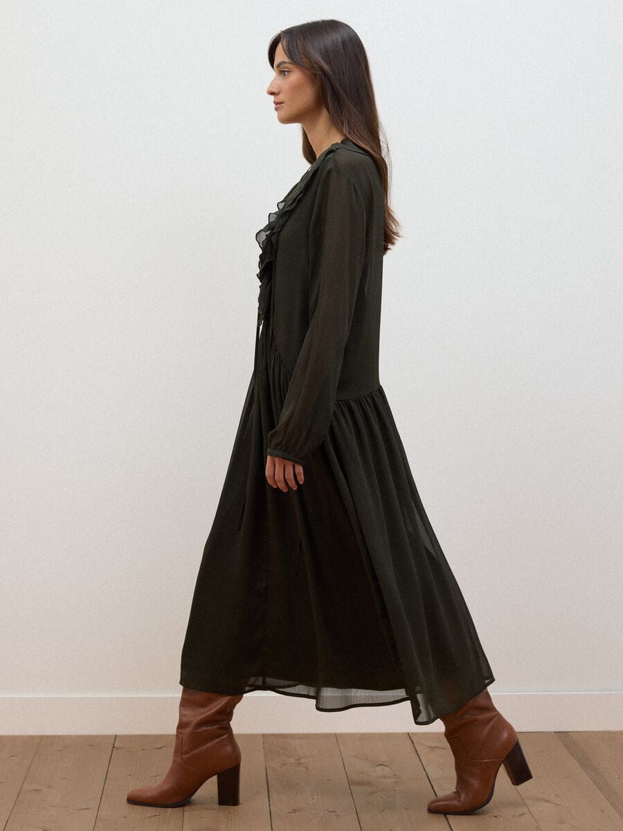 Black dress with deep V-neck and ruffles_0