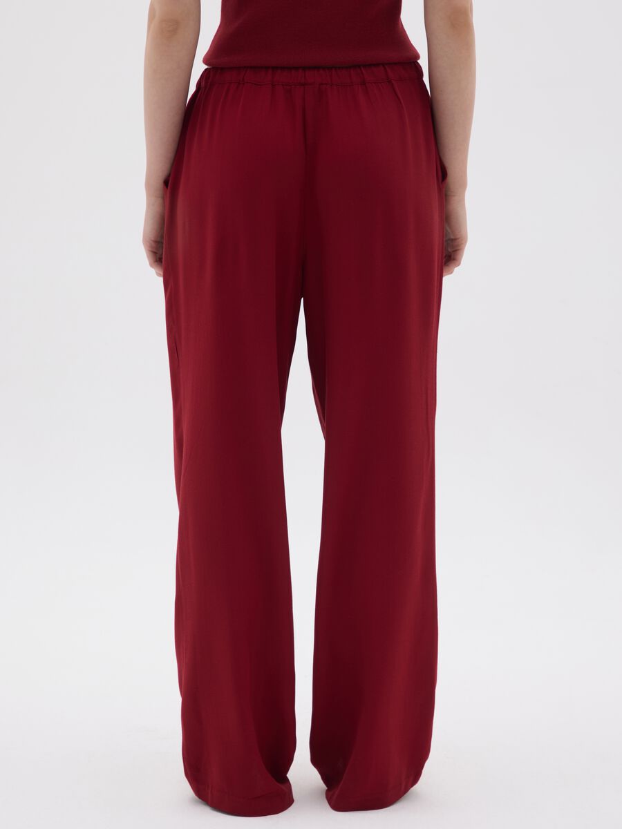 Women's red regular fit pure viscose trousers_2