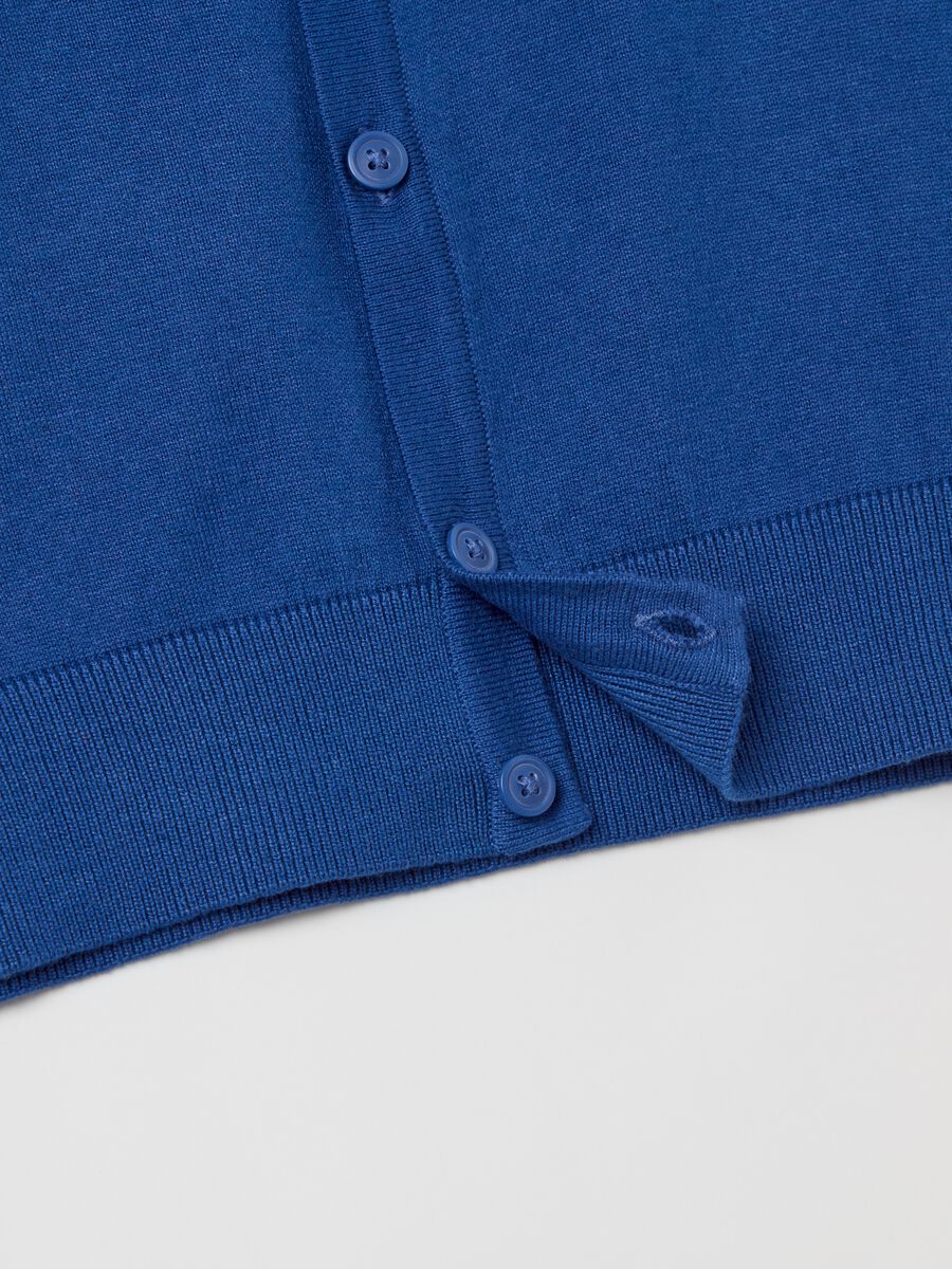 Gilet with V neck and buttons_5