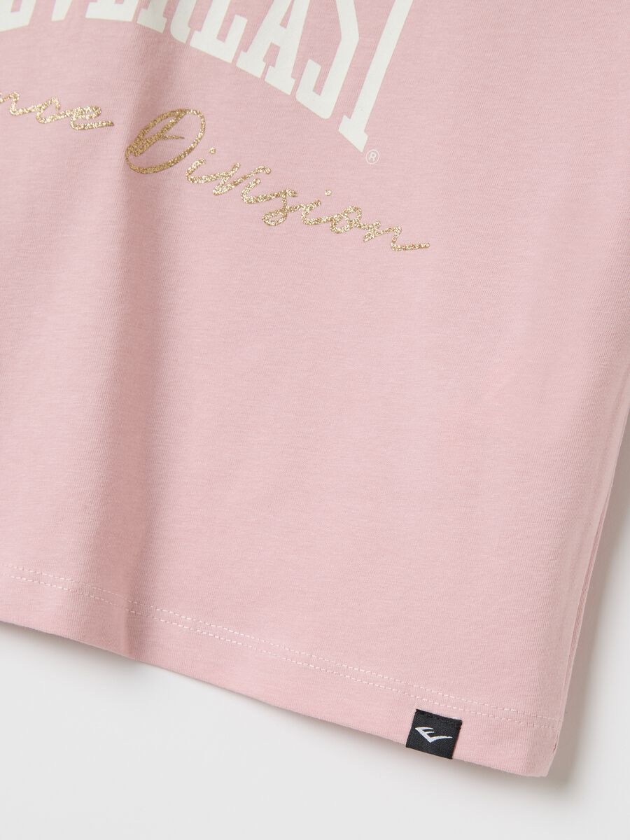 Pink crop T-shirt with logo print and glitter details_3