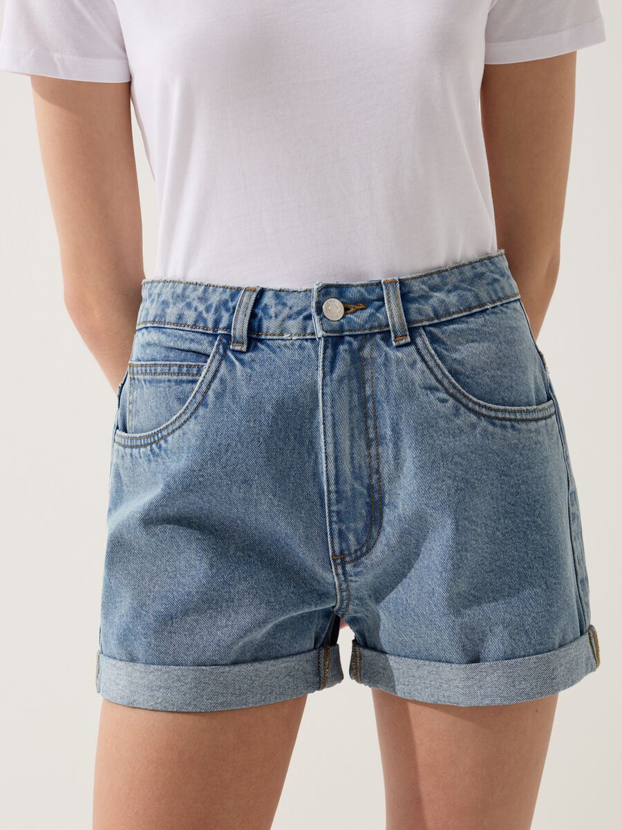 Mum-fit shorts in denim_1