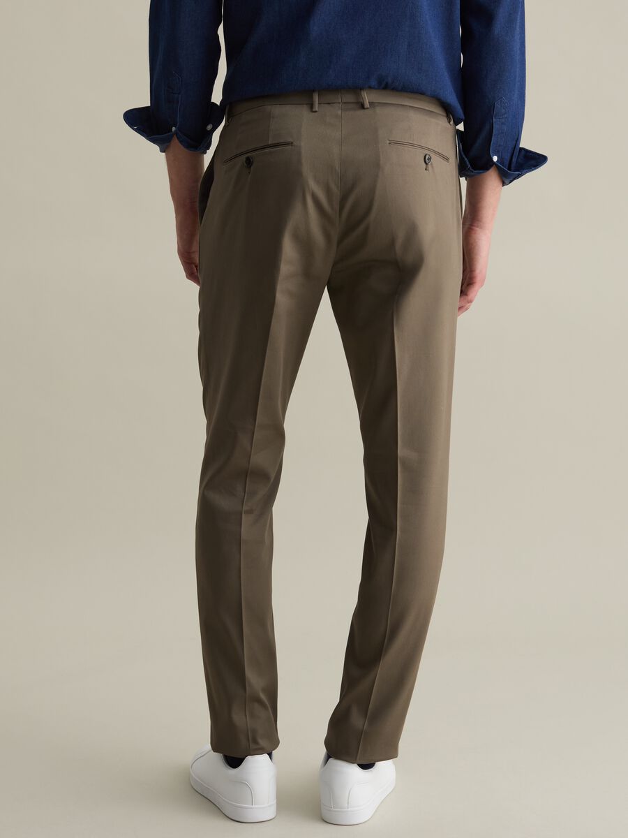 Contemporary chino trousers with darts_3