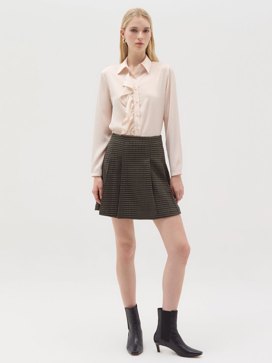 Camicia in satin a righe con volant_2