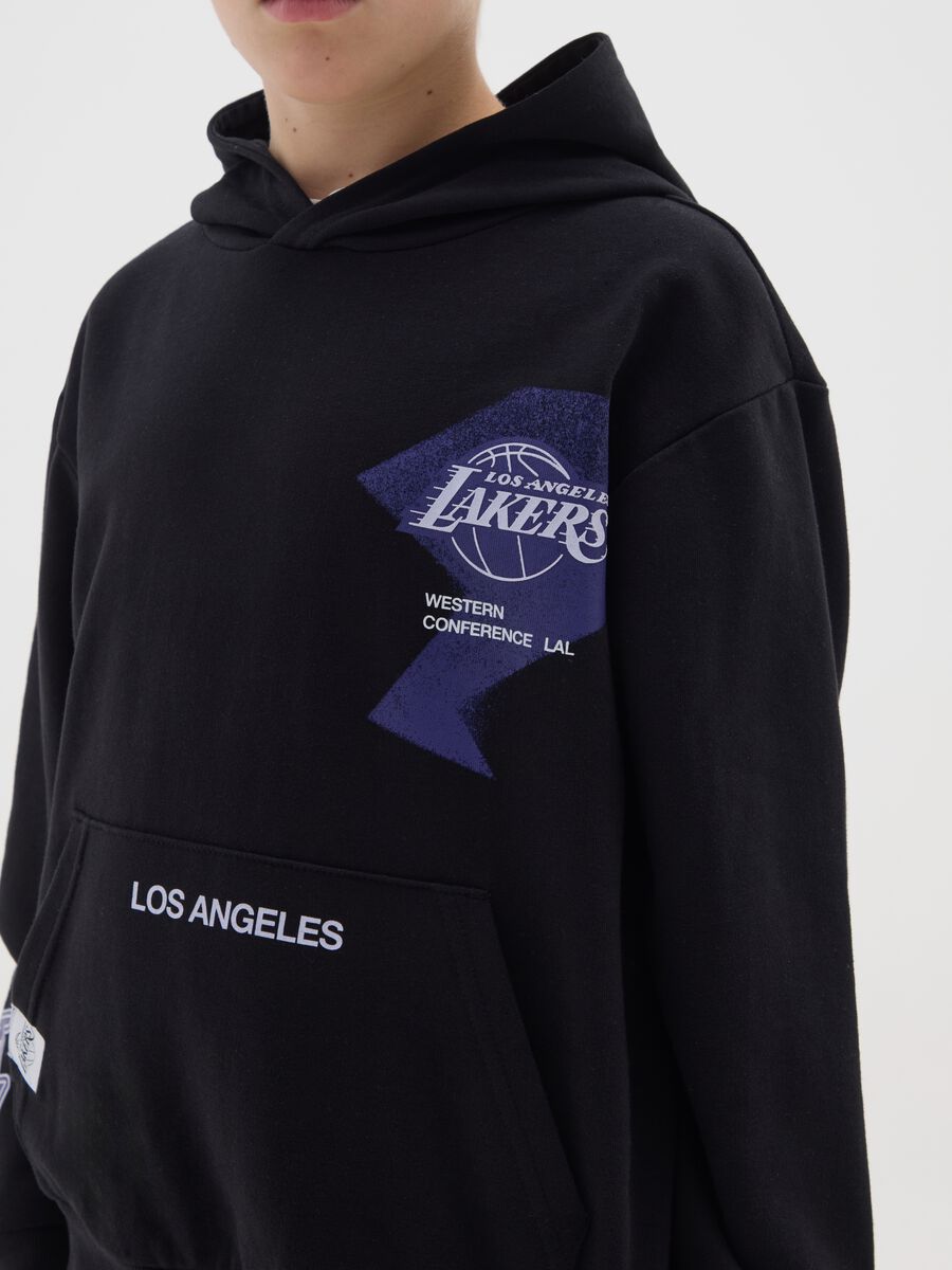Boy's black pure cotton sweatshirt with Lakers print_2