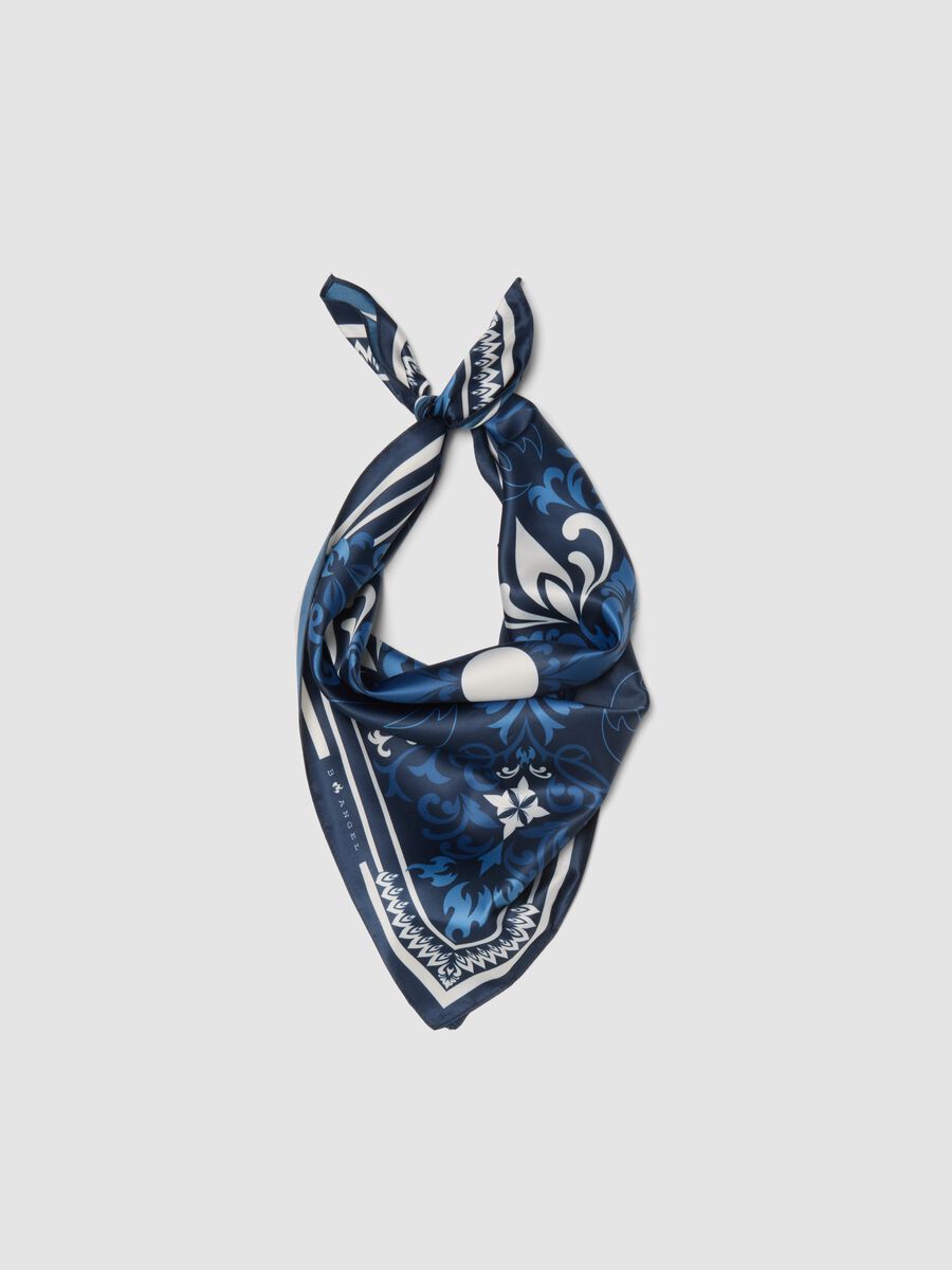 Foulard blu con stampa ornamentale_0