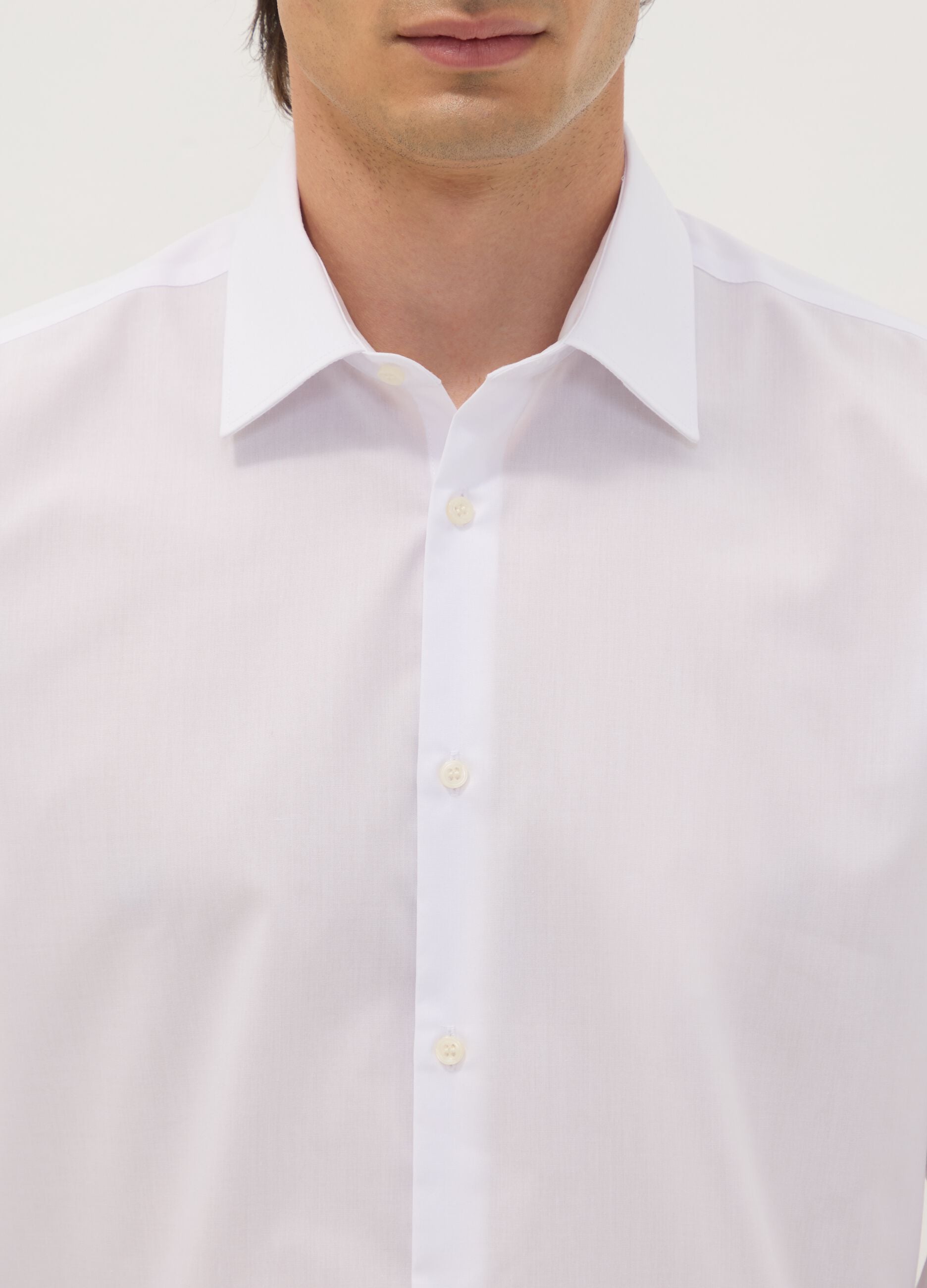 Camicia bianca slim fit con colletto classico easy iron
