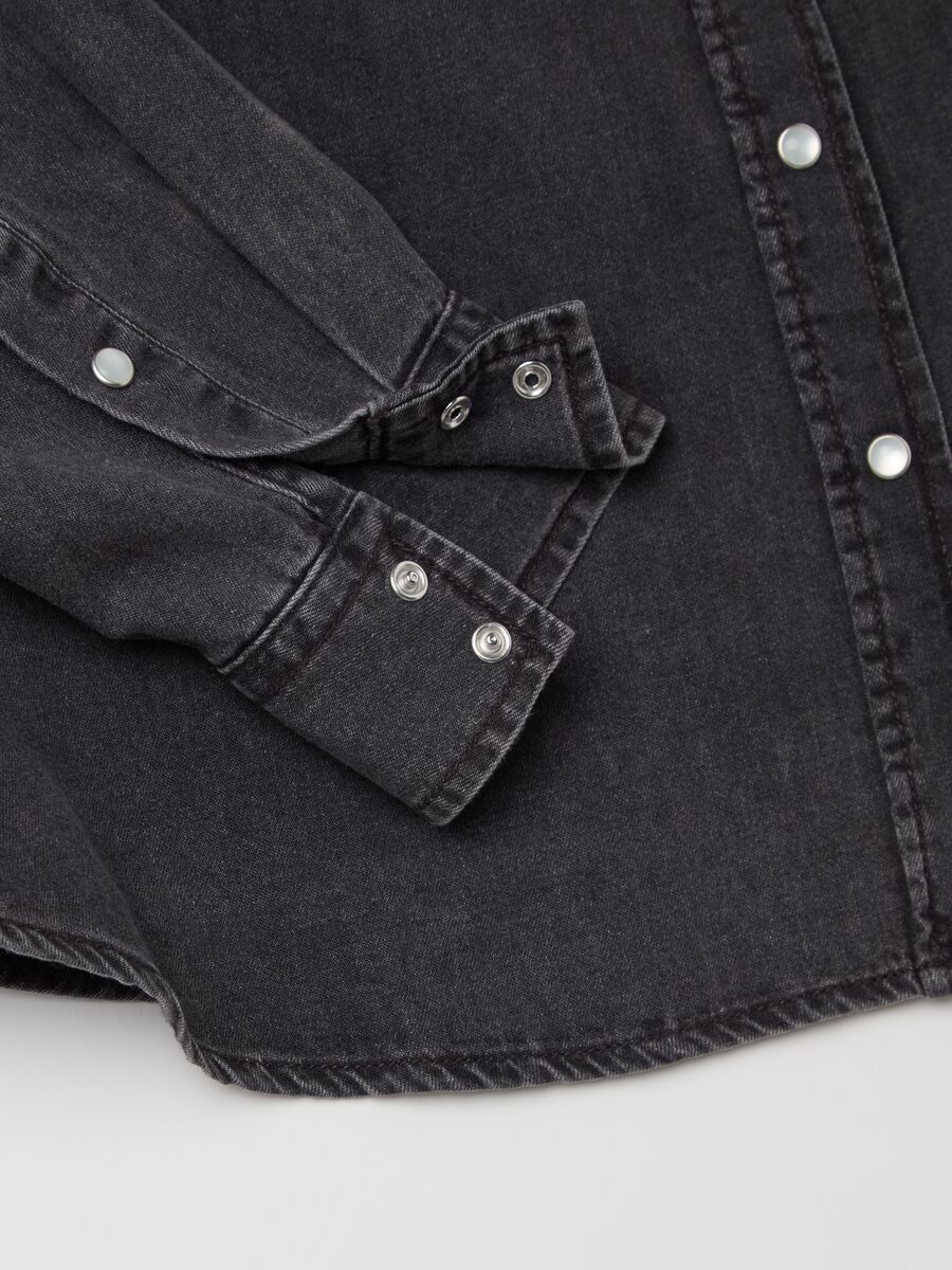 Curvy cowboy shirt in denim with pearl buttons_5