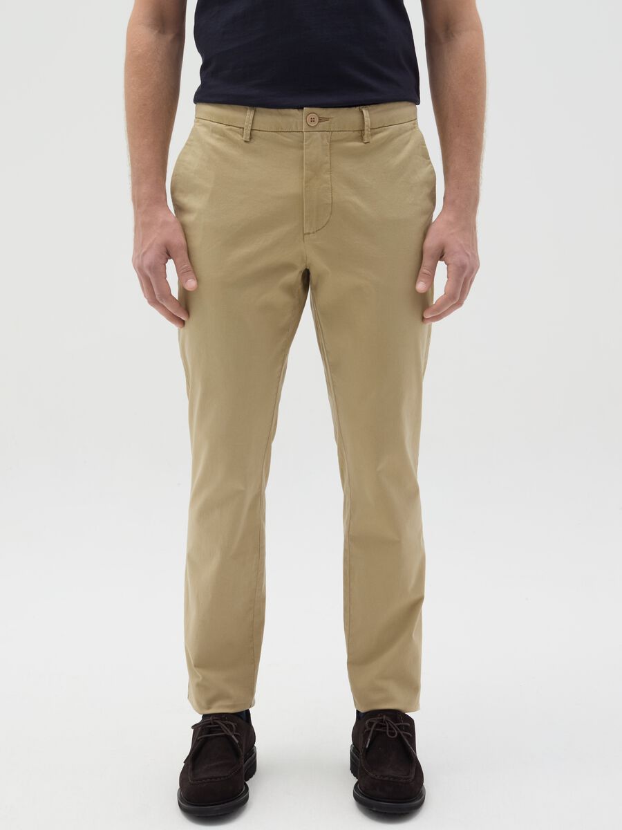 Slim-fit chino trousers in stretch cotton_1