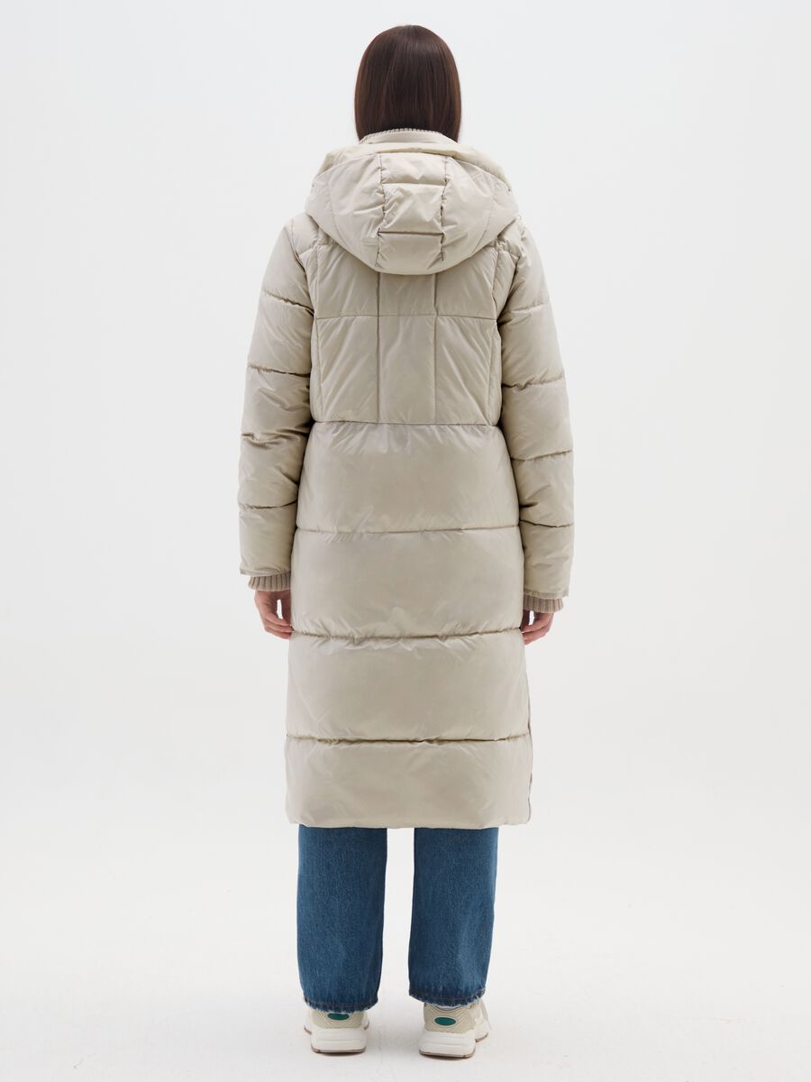 Piumino The Iconic Puffer beige lungo con cappuccio_2