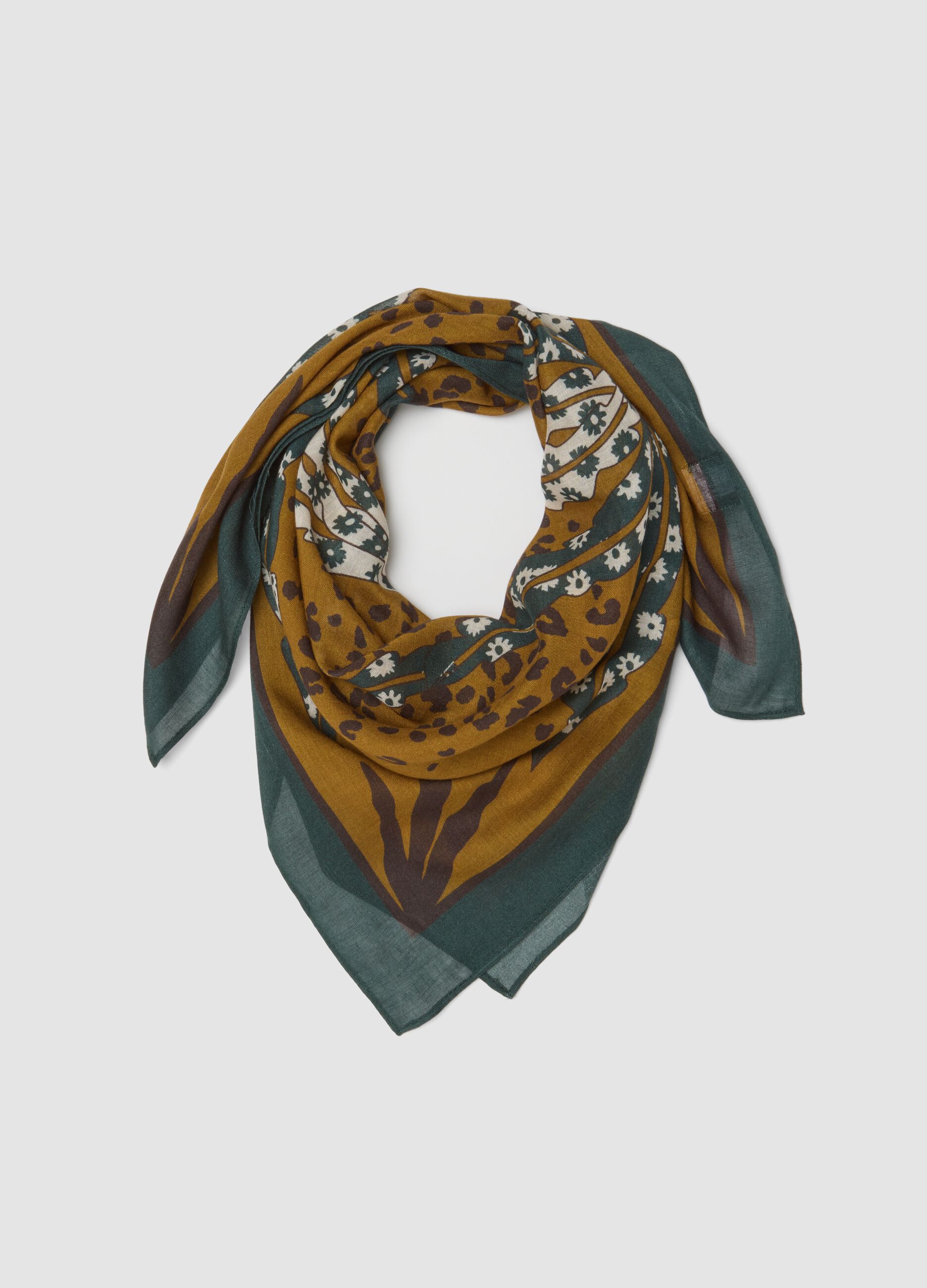 Foulard verde in misto viscosa e lana con fantasia