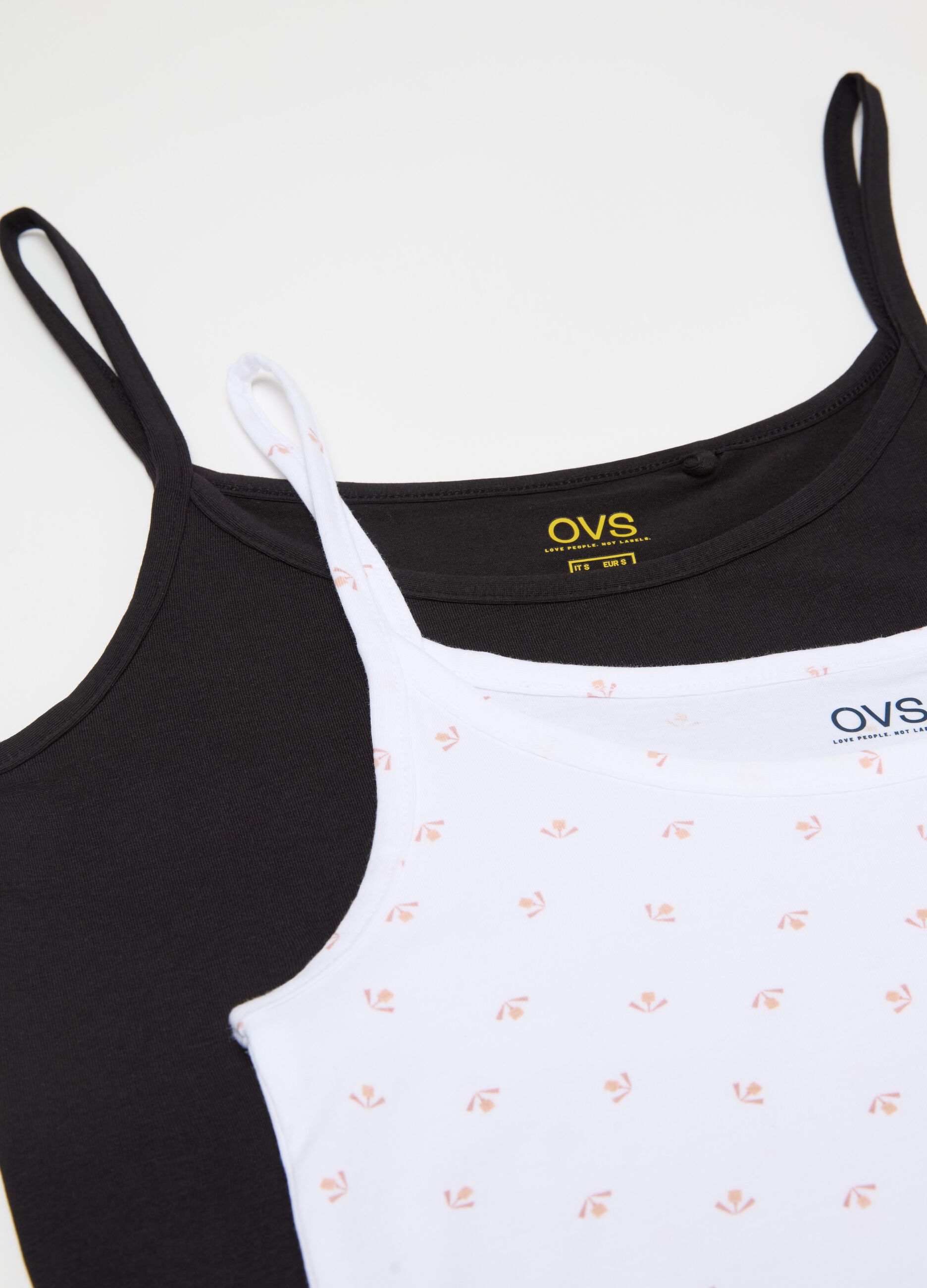 Two-pack under vests with micro pattern