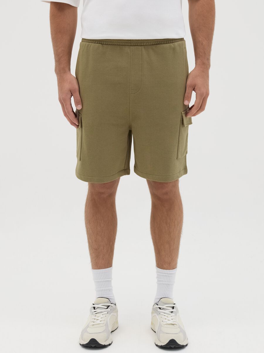 Green relaxed-fit Bermudas in cotton and polyester blend_1