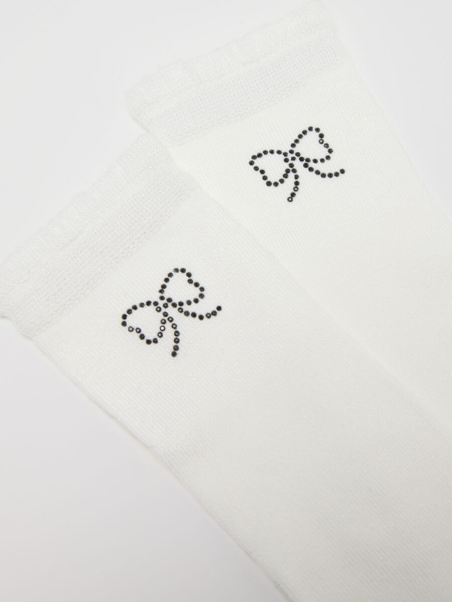 Two-pack of long black and white socks with a bow_1