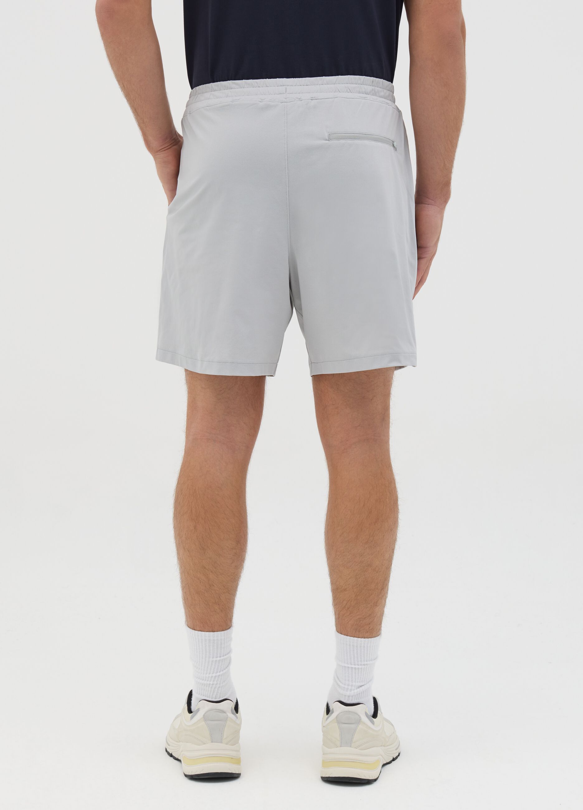 Grey Bermuda joggers in stretch fabric