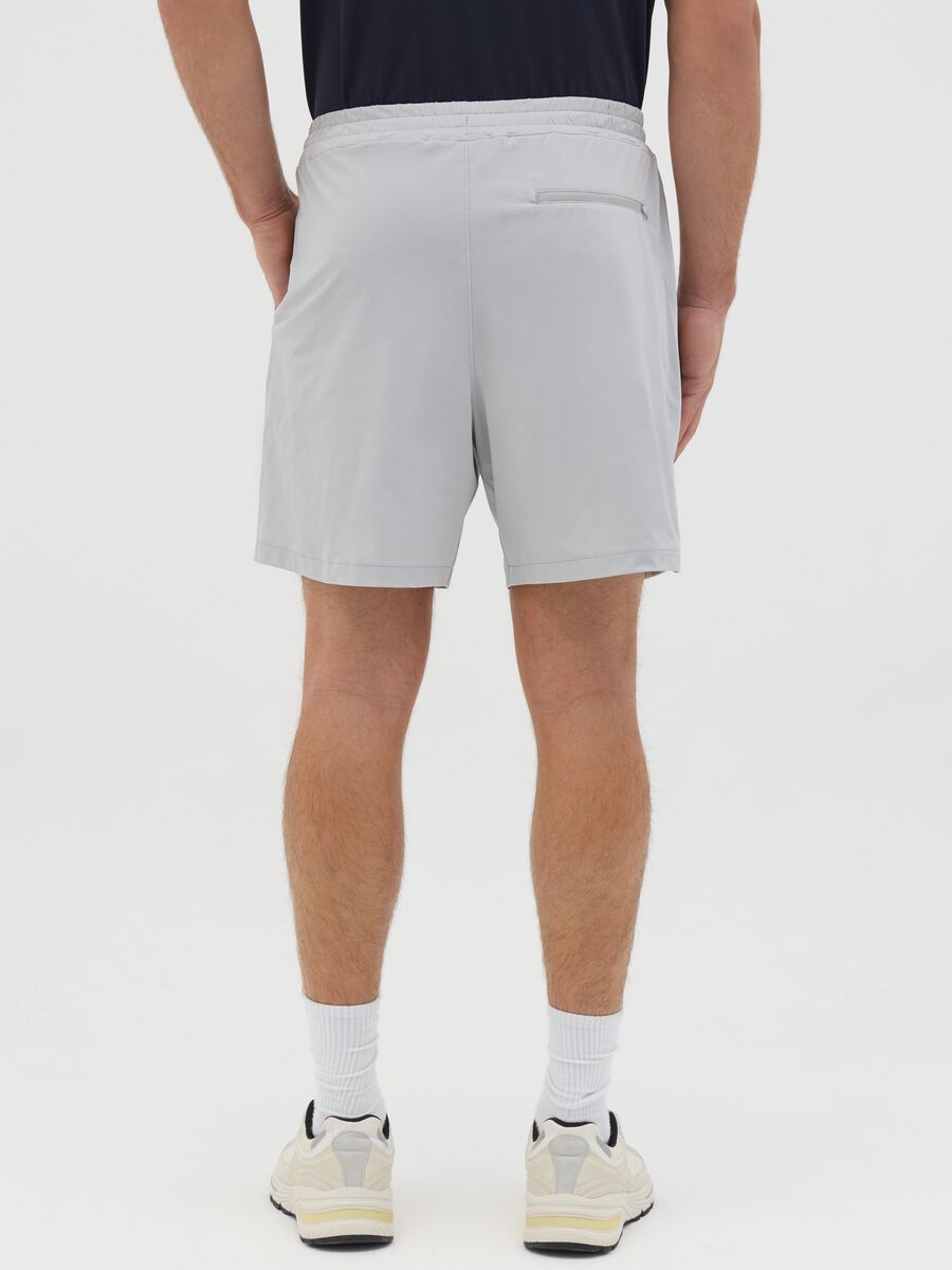 Grey Bermuda joggers in stretch fabric_2