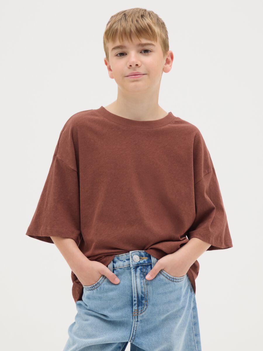 T-shirt da ragazzo in cotone e lino marrone regular fit_0