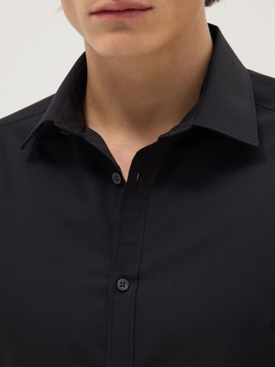 Black cotton blend slim fit easy iron shirt_1