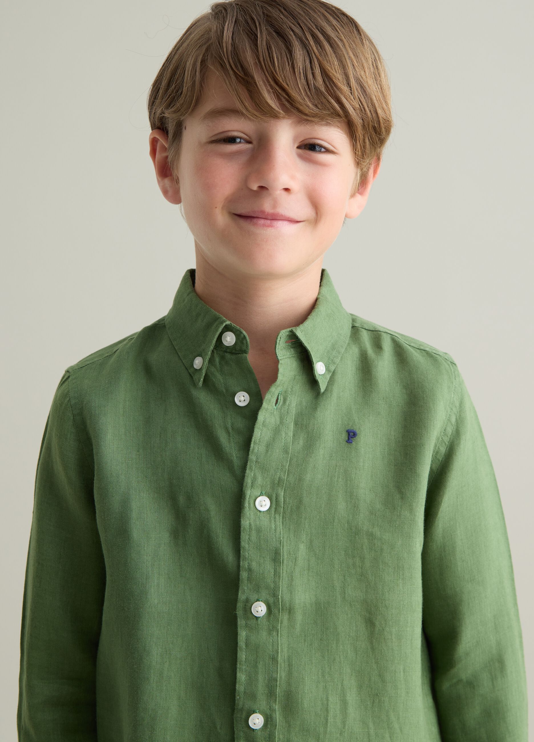 Camicia verde in lino con ricamo logo