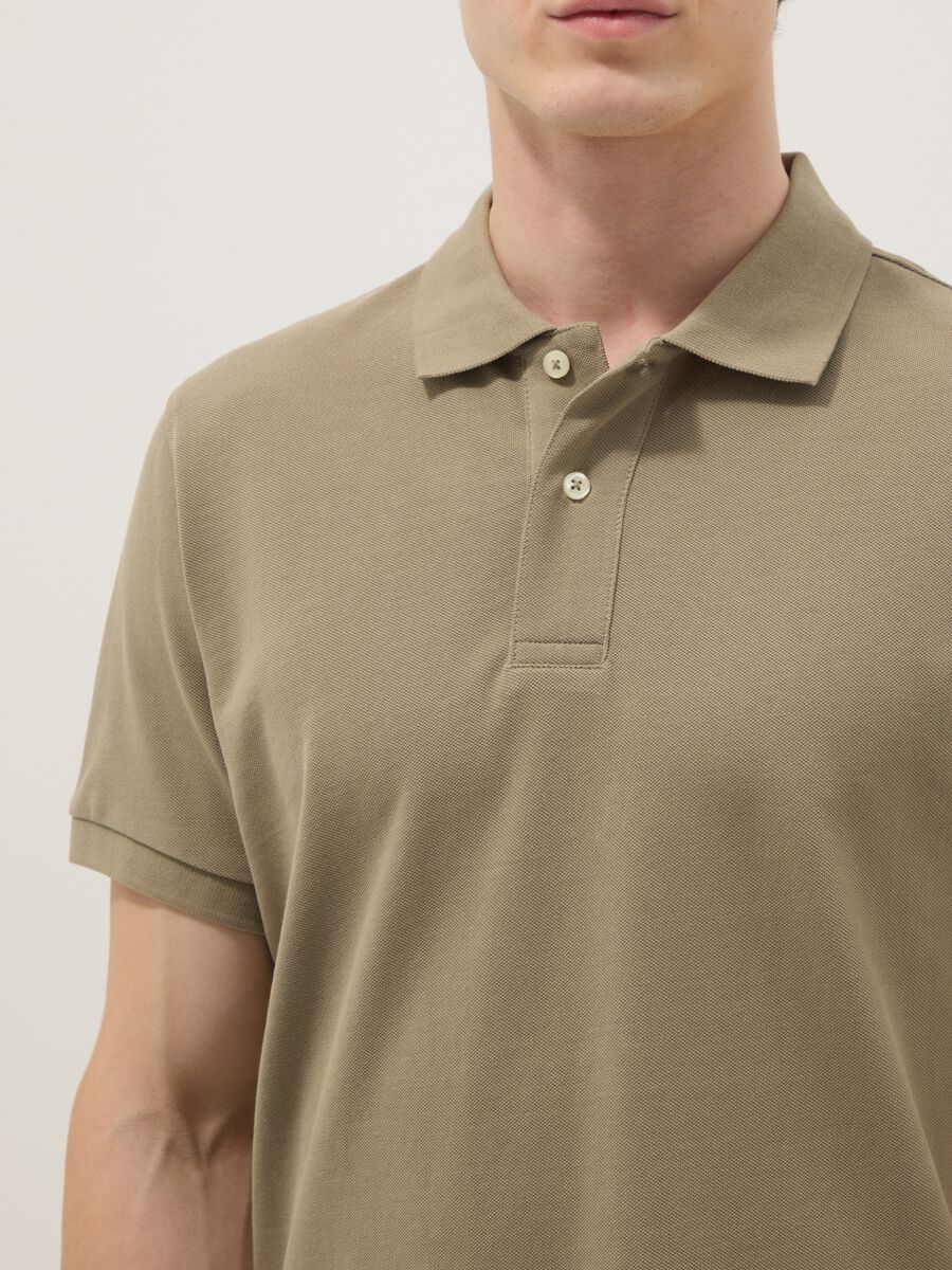 Polo beige in puro cotone organico a maniche corte regular fit_2
