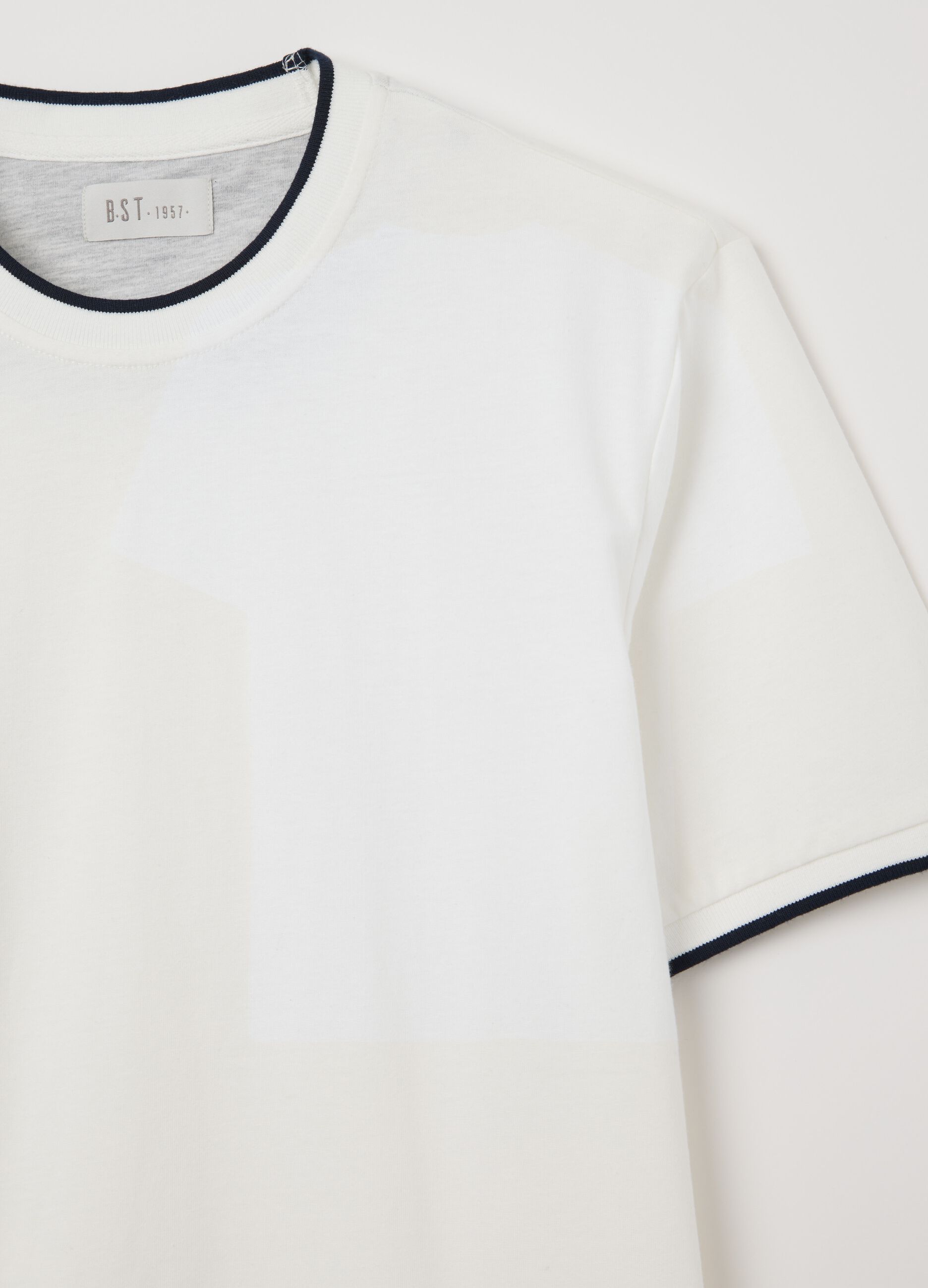 White fitted T-shirt in cotton