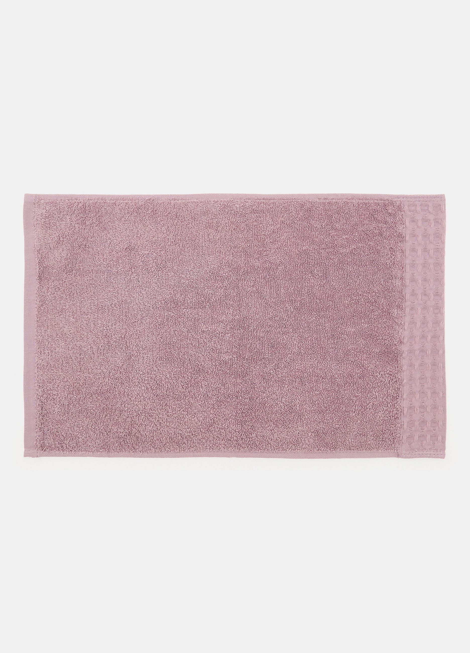 Guest towel with waffle weave trim in 100% cotton