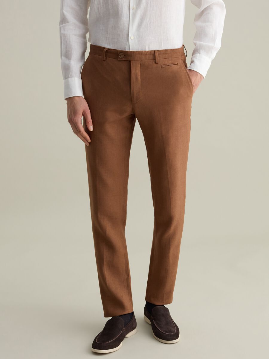 Contemporary slim-fit trousers in linen_1
