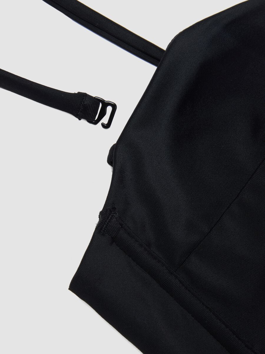 Top bikini a fascia in tessuto elasticizzato nero con imbottitura_5