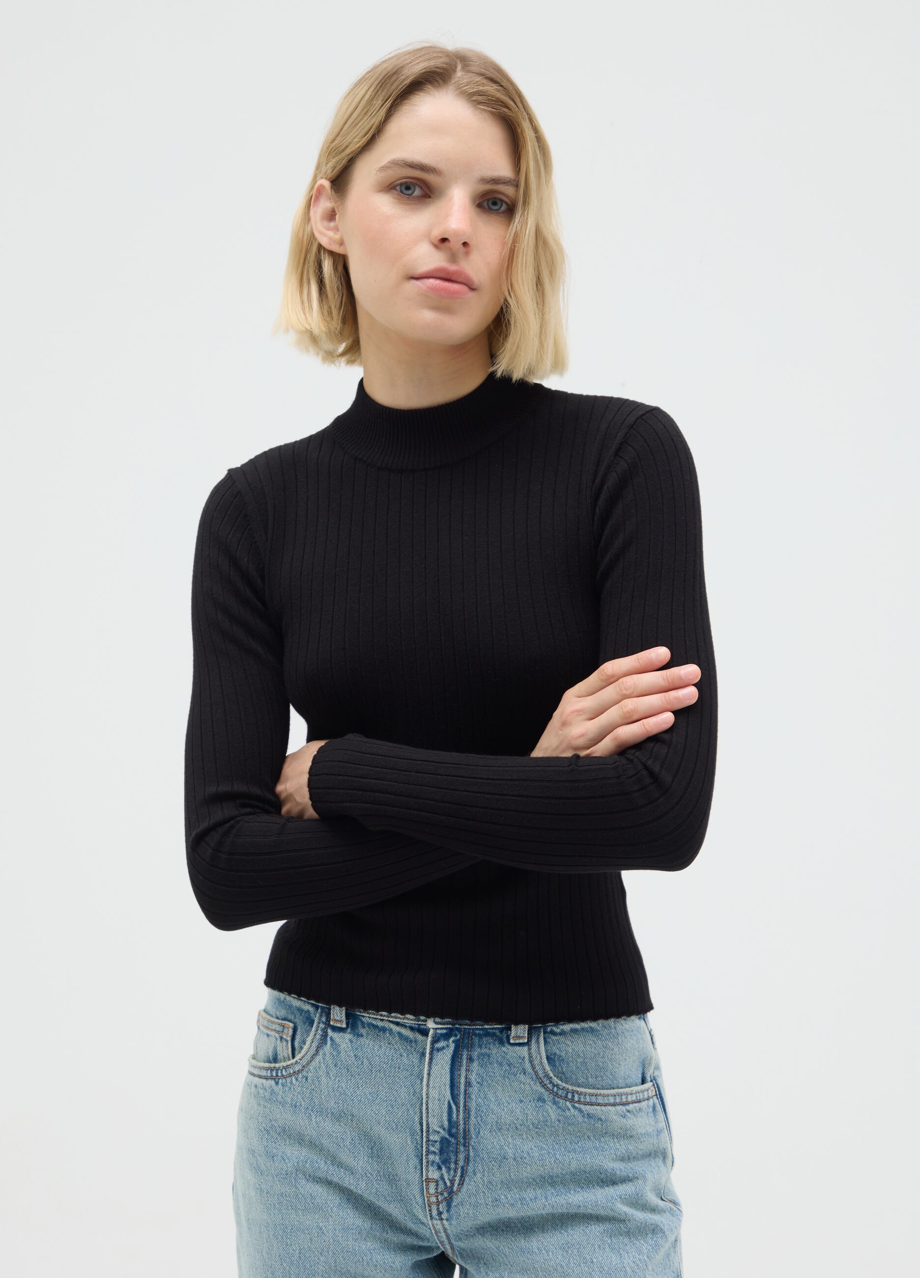 Black fitted viscose jumper