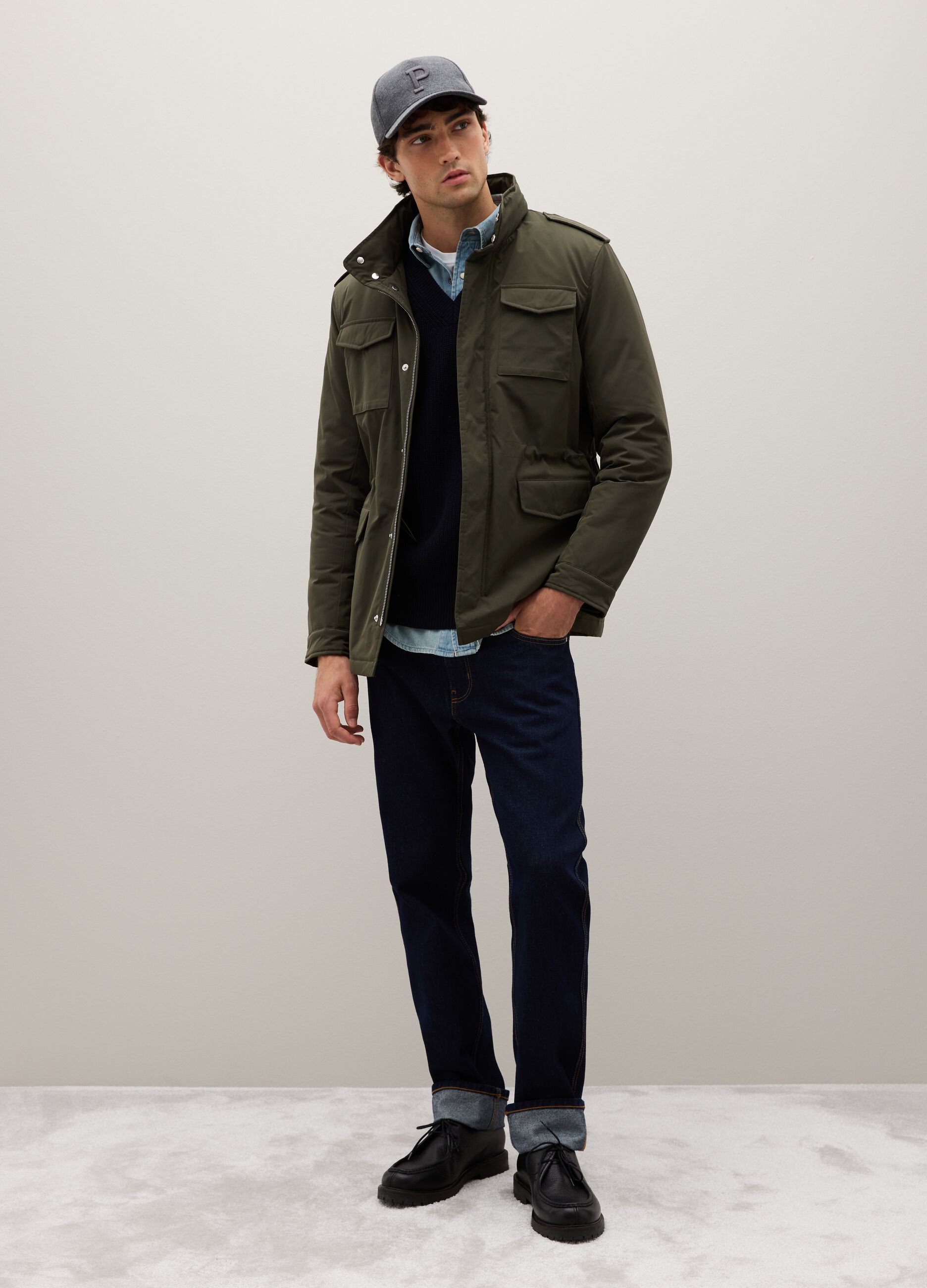 Regular fit green jacket with pockets and zip closure