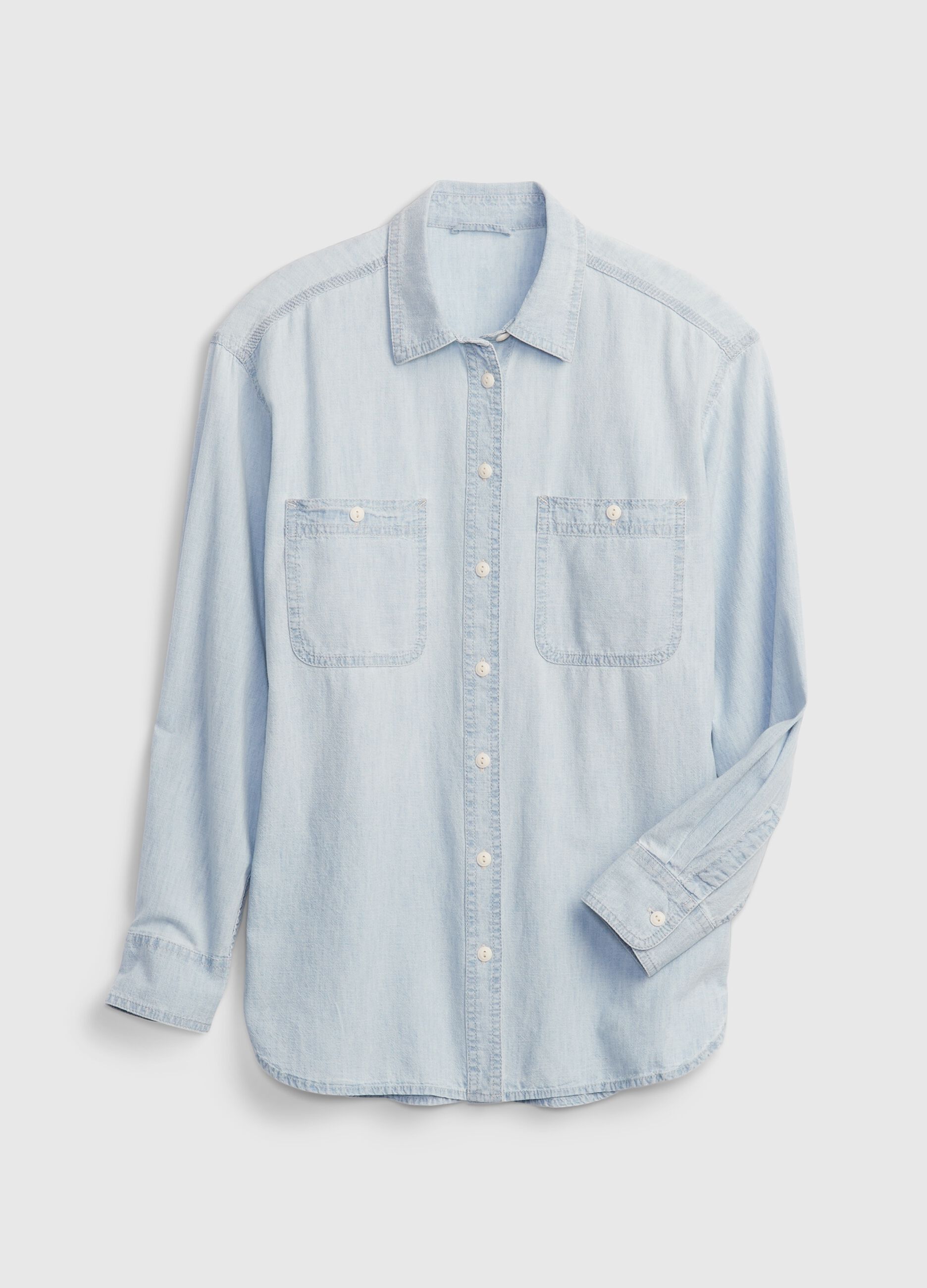 Oversized shirt in denim with pockets