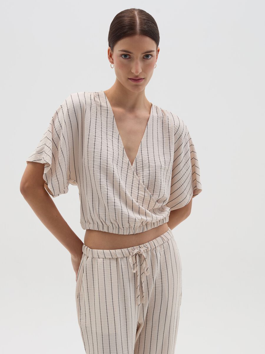 Short crossover beige shirt with stripes_0