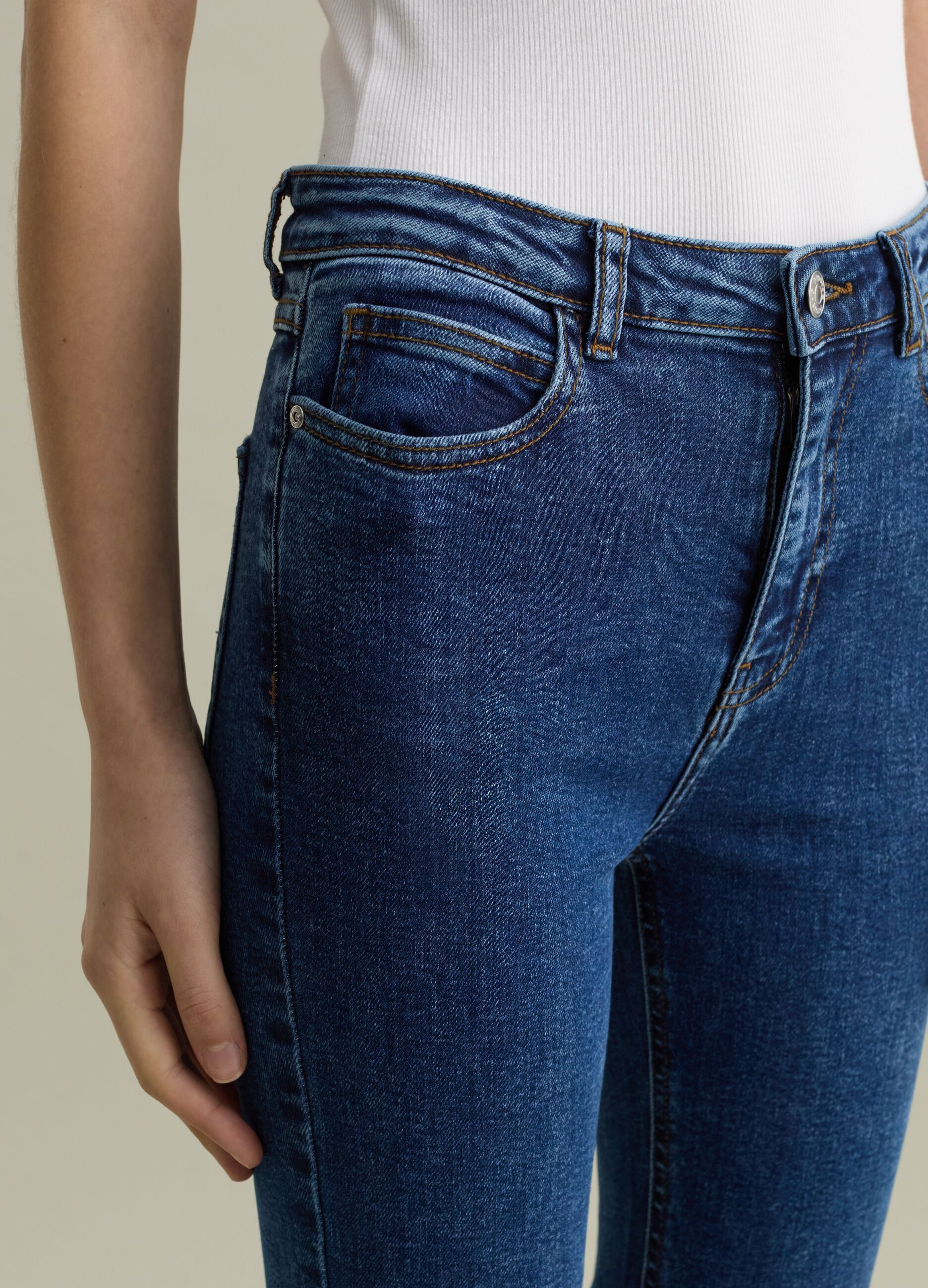 Flare-fit jeans with five pockets