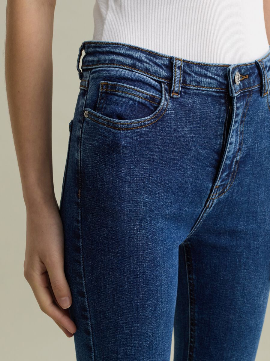 Flare-fit jeans with five pockets_2
