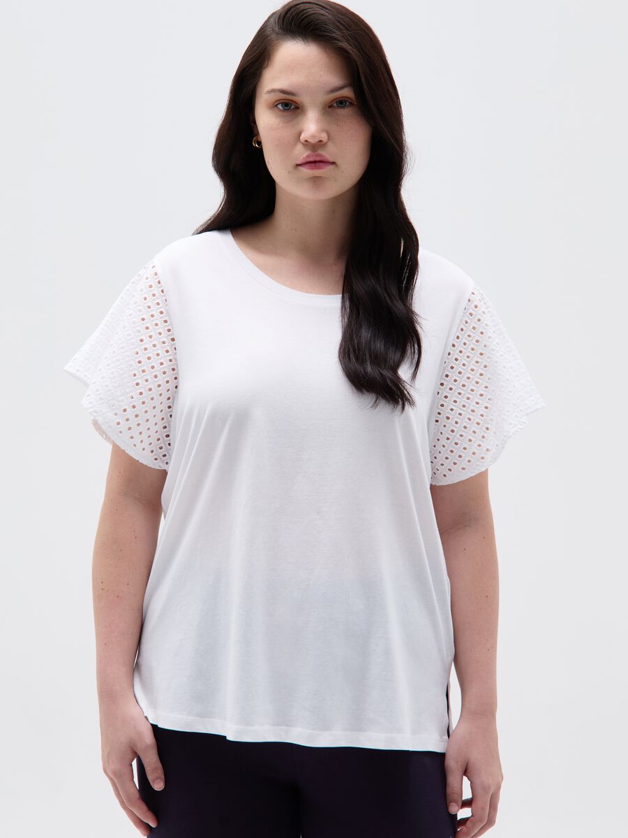 Curvy T-shirt and butterfly sleeves in broderie anglaise_0