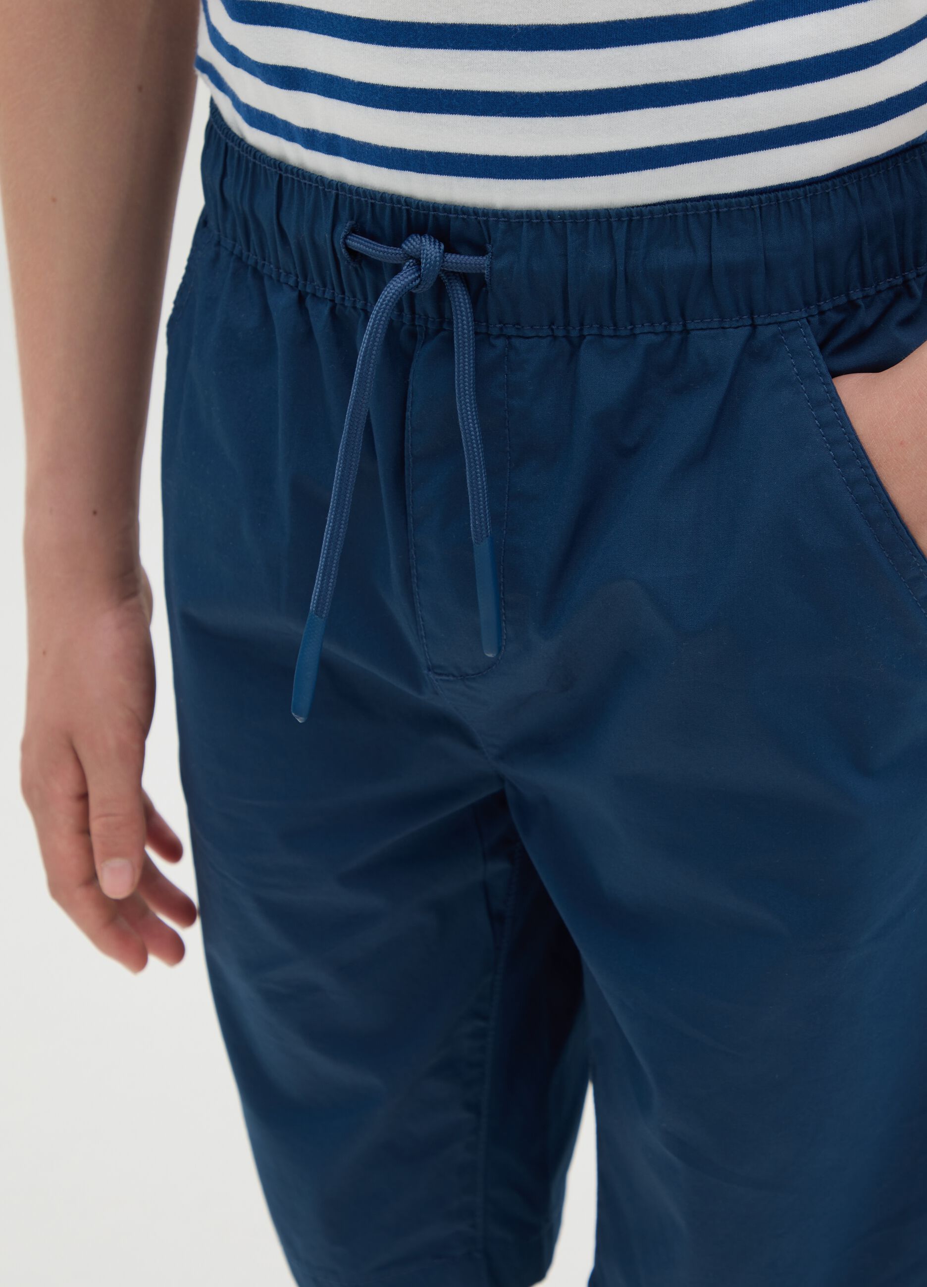 Shorts da ragazzo in puro cotone blu regular fit con coulisse